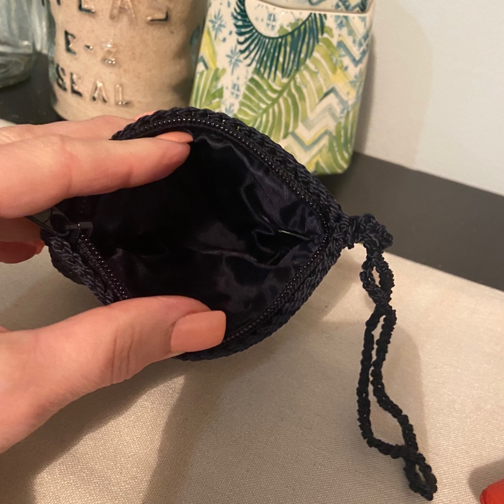 ♥️ Navy Wristlet - Picture 3 of 7